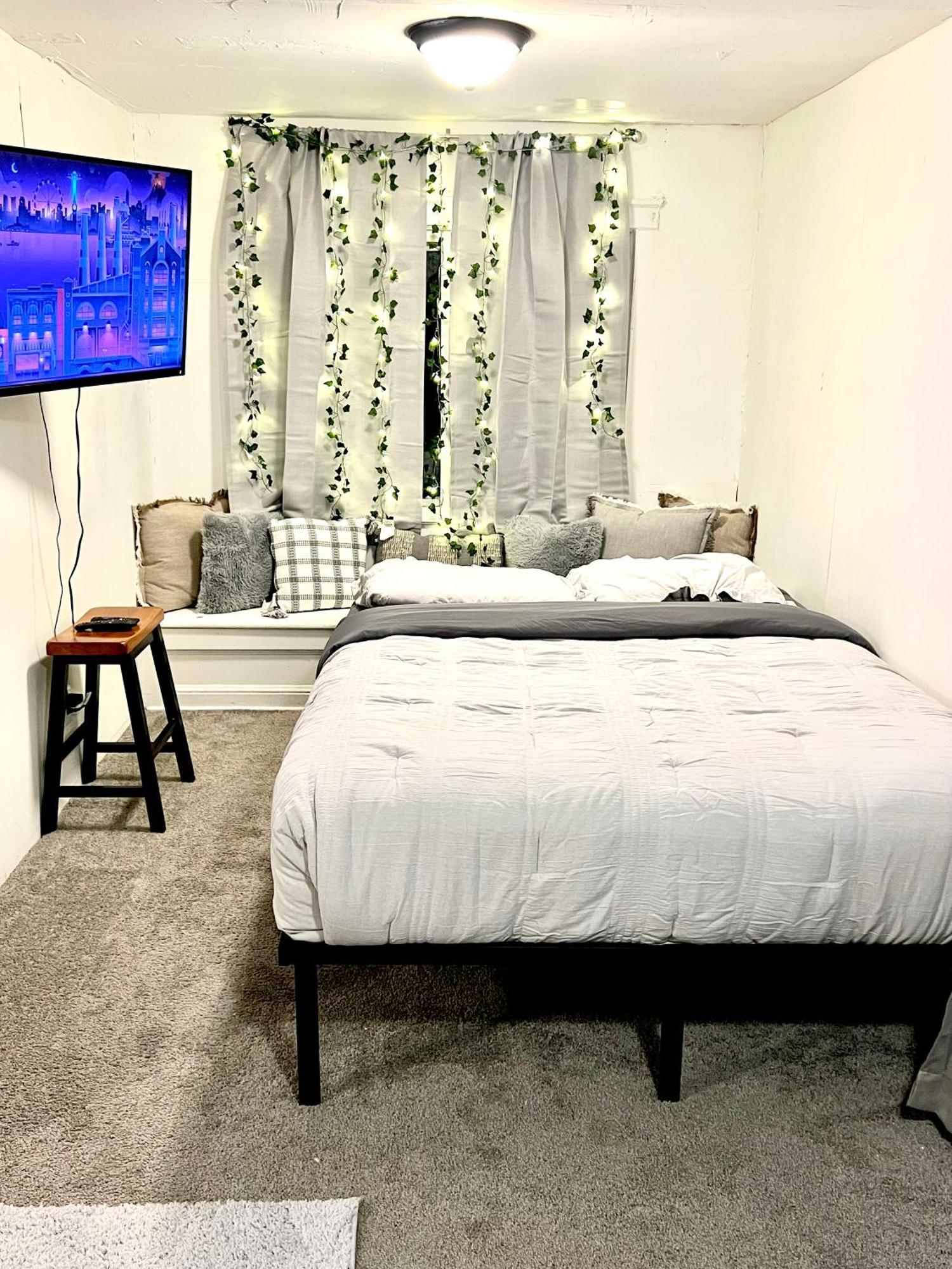 Two Bedroom Villa Studio With Fireplace & Living Room 底特律 外观 照片