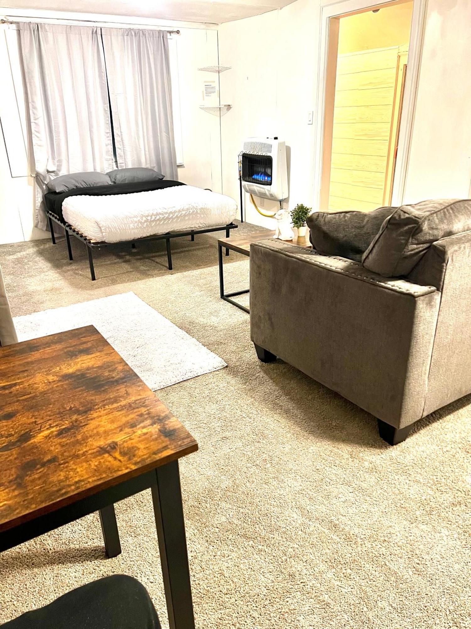 Two Bedroom Villa Studio With Fireplace & Living Room 底特律 外观 照片